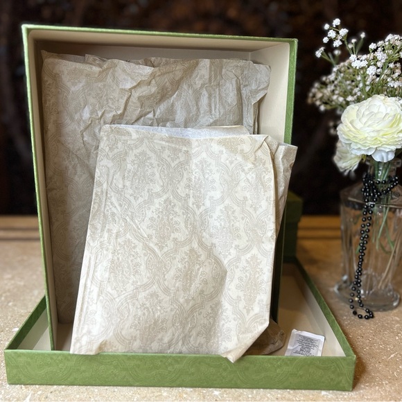 2 Gucci Green Embossed Box - Picture 4 of 14